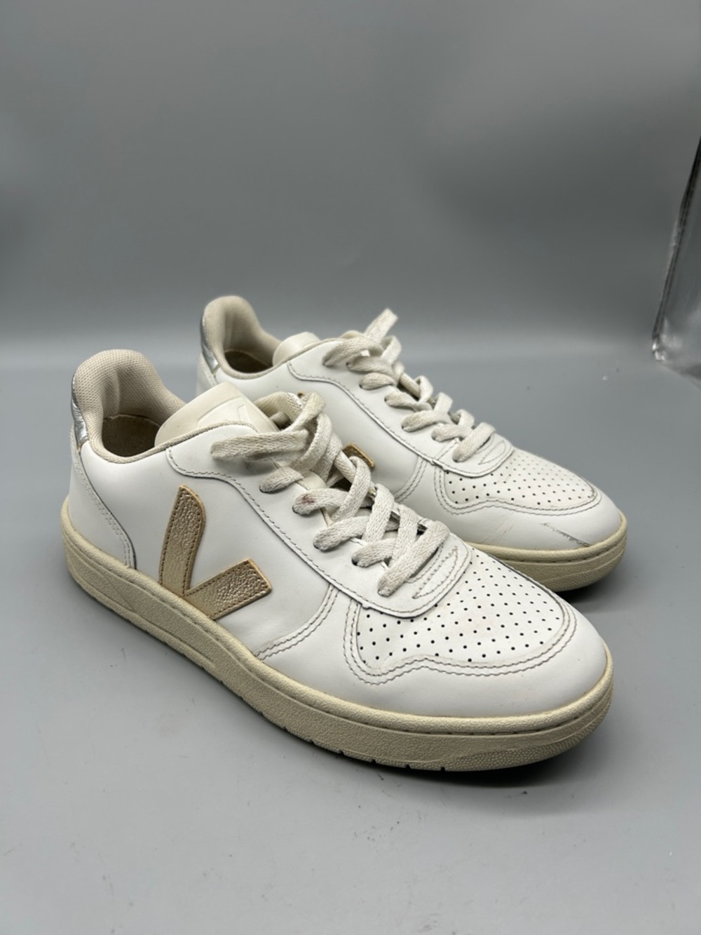 Veja V10 sneakers